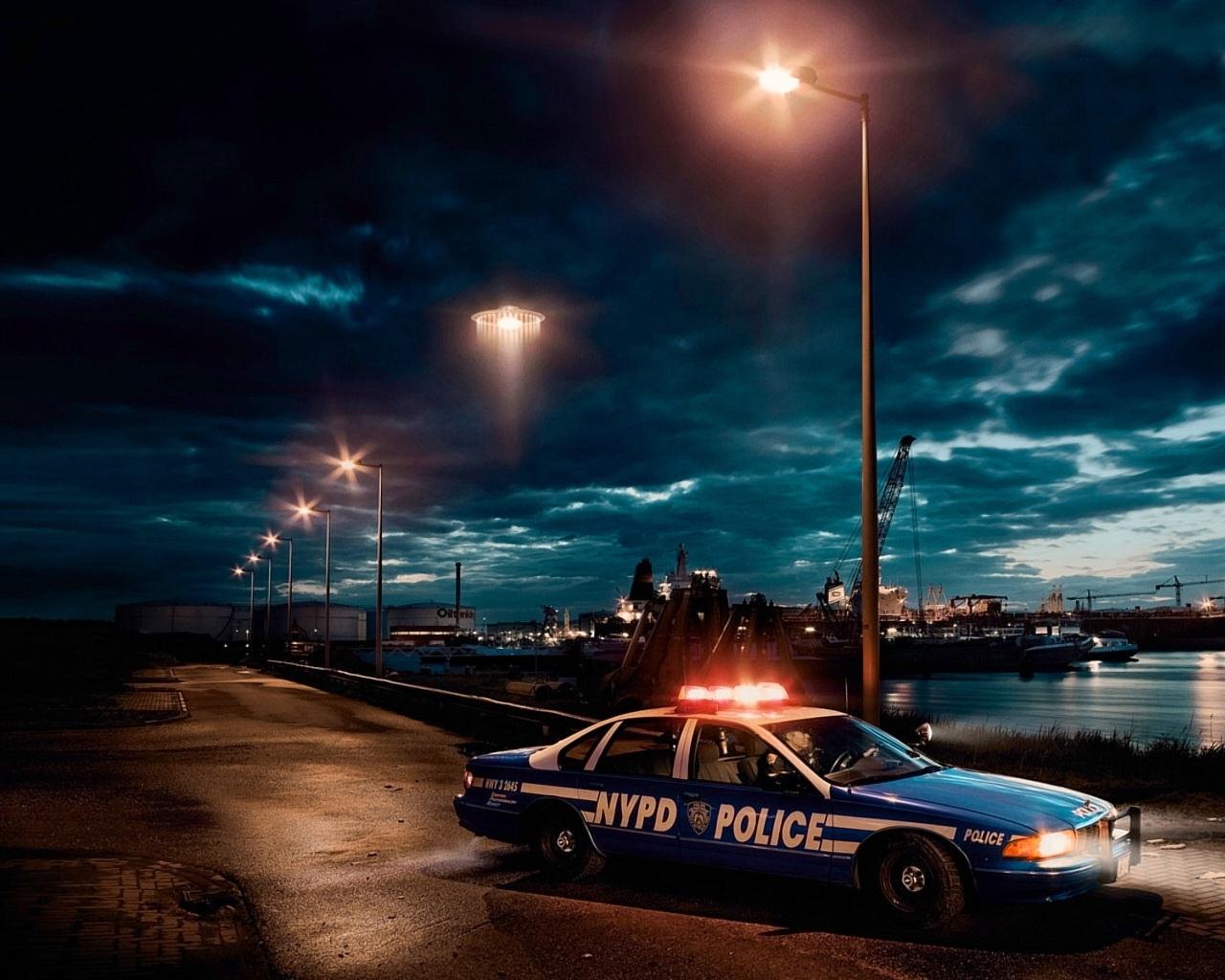 1280x1024 Wallpaper Police Night automobile Street lights