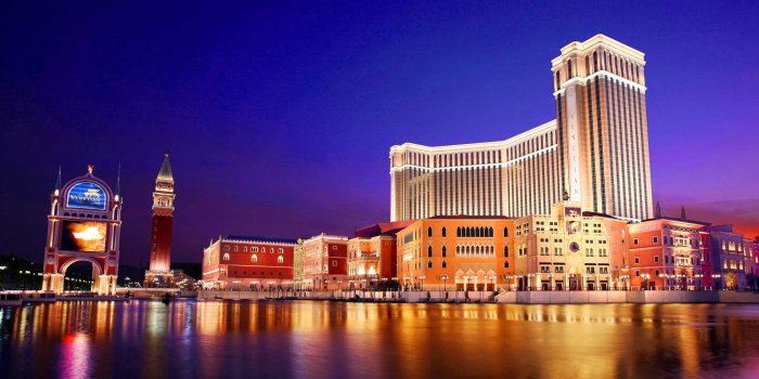 2560x1440 Venetian Hotel Macau City Night Wallpapers - 2560x1440 - 954179