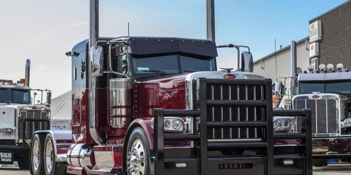 2048x1365 Peterbilt Wallpapers