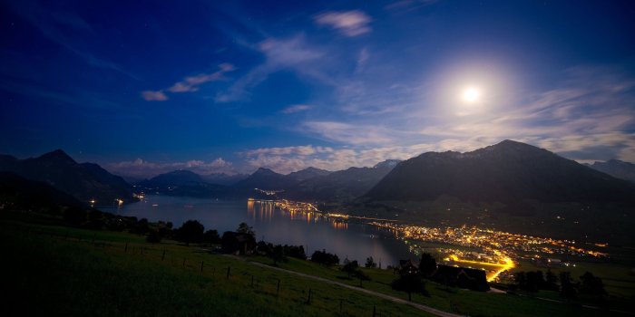 2560x1600 Spotlight Wallpapers