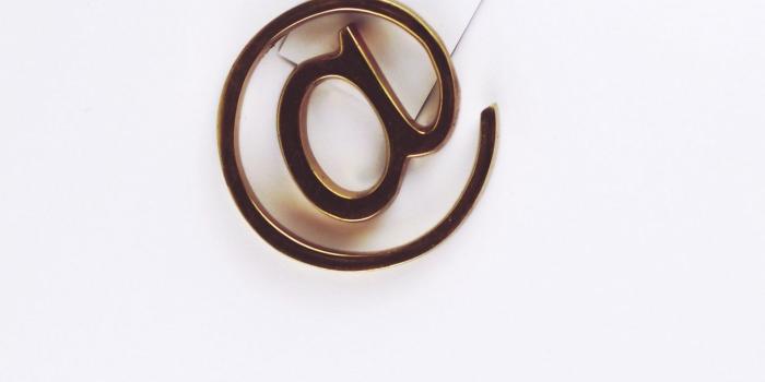 1350x2400 Download wallpaper 1350x2400 boss, girl, inscription, minimalism