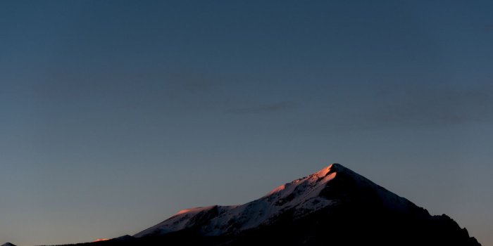 1353x750 iMac MacBook Pro Desktop Wallpaper Apple Download CC0 - Atmosphere