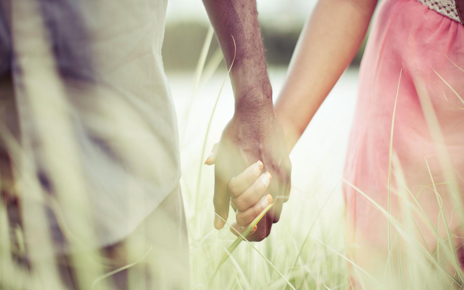 1920x1200 Together Wallpapers - Lovely Couple Holding Hands (#2019336) - HD