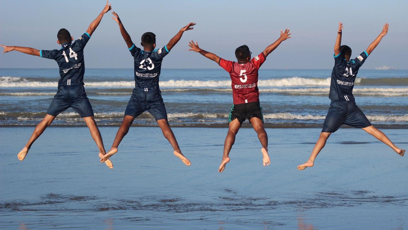 1920x1080 Four Friends Jumping Together in Sea Beach Wallpaper - Wallpaper Stream