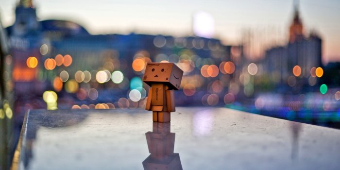 2560x1600 Cute Box Robot Wallpapers