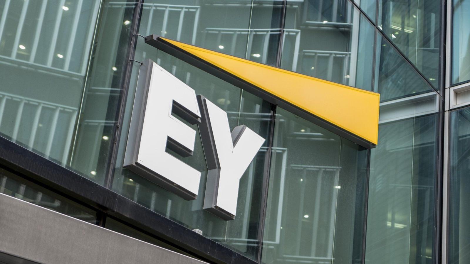 2048x1152 Ernst & Young hit with new sexual harassment claim | Financial Times