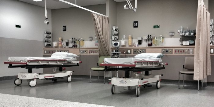 2765x1417 2 white and red hospital beds free image | Peakpx