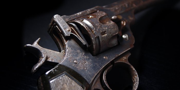 3808x2556 black revolver pistol free image | Peakpx