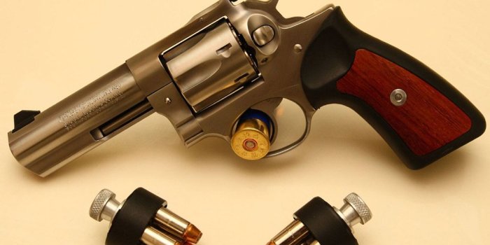 1024x768 Revolvers Wallpaper #32