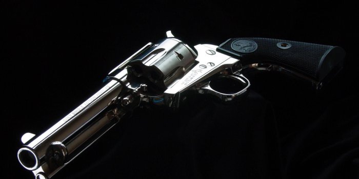 2048x1536 Revolver Gun Wallpapers