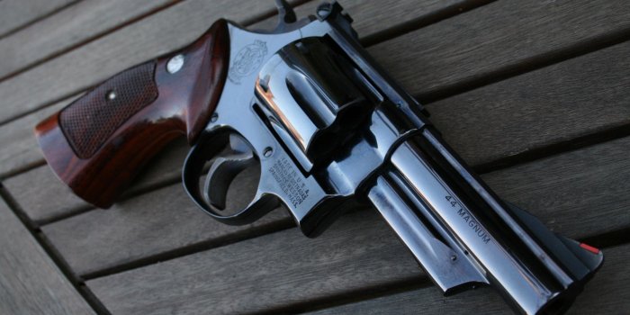 2560x1440 Download hd 2560x1440 Smith & Wesson Revolver PC wallpaper ID:241983