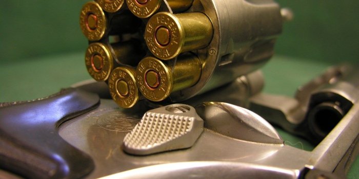 1024x768 Revolver Gun Wallpapers Desktop Background
