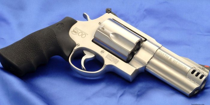 1600x900 500 Magnum Smith & Wesson revolver Wallpaper