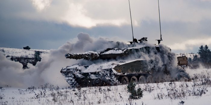 2560x1707 Wallpaper of Leopard 2, Germany, Military, Tank, Winter background