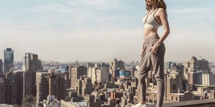 1332x850 Wallpaper girl, the city, pose, model, view, figure, Reebok, Gigi