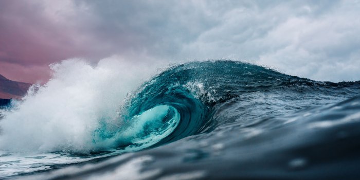 6016x3384 Big ocean wave Wallpaper ID:3352