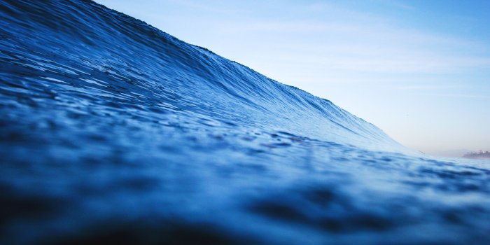 3200x1800 Android Wallpaper: Catch a Wave