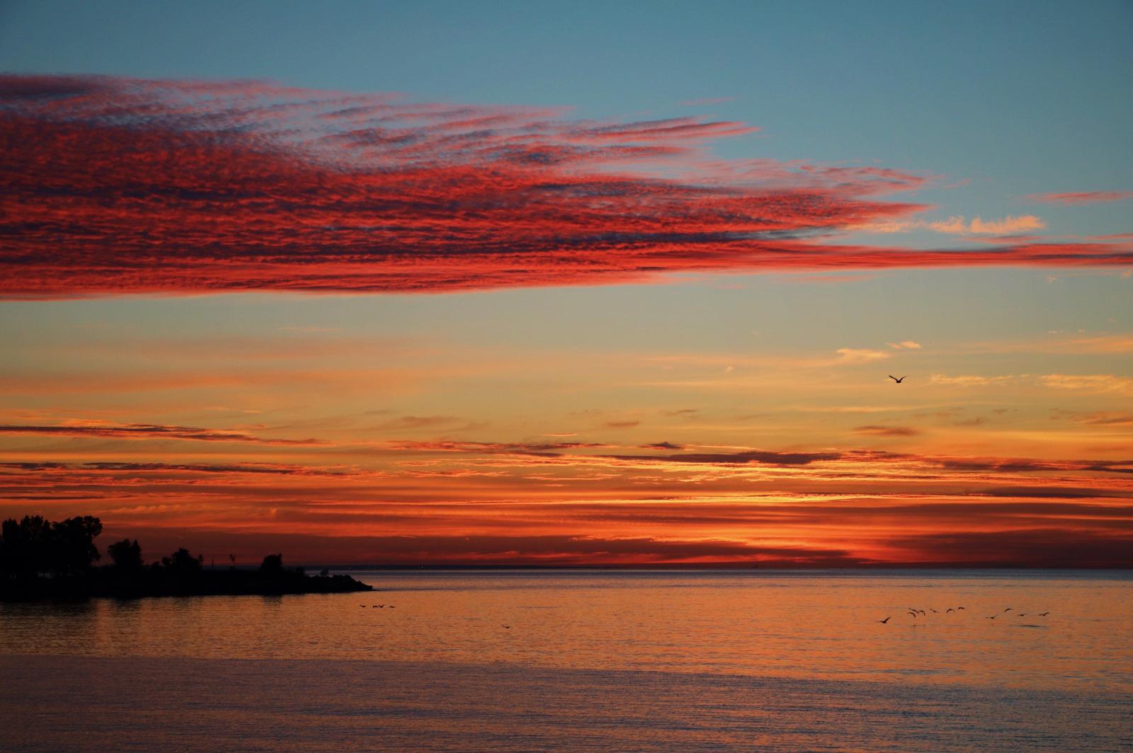 4096x2726 Sunrise at the Scarborough Bluffs in Ontario 4K wallpaper