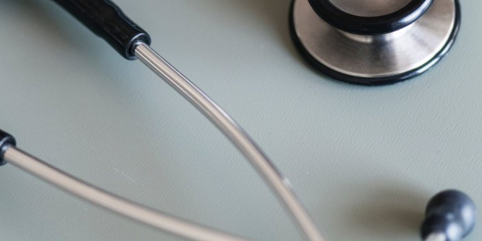 1666x2500 Close Up Photo of Black and Gray Stethoscope · Free Stock Photo