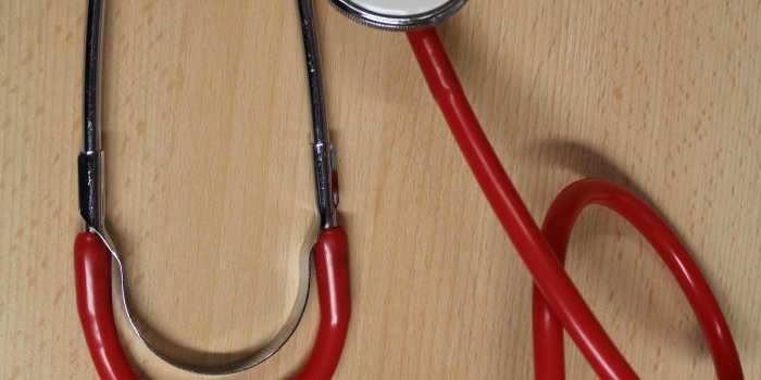 3456x5184 red and stainless steel stethoscope free image | Peakpx