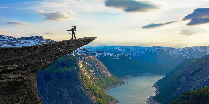 2560x1600 Trolltunga Mountain in Norway Wallpaper | HD Wallpapers