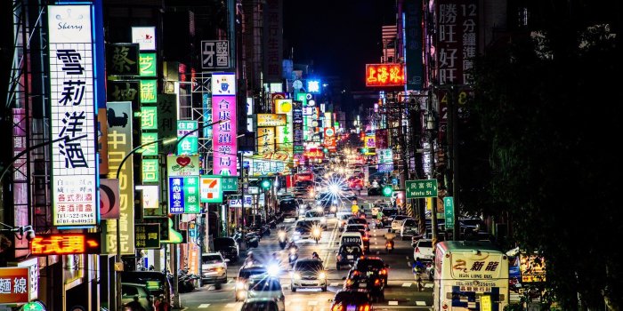 2048x1367 2989420 city asia urban night street traffic wallpaper and