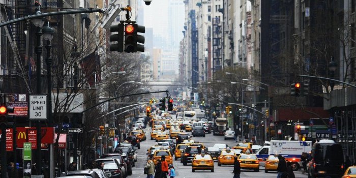 1332x850 Wallpaper movement, people, street, building, home, traffic