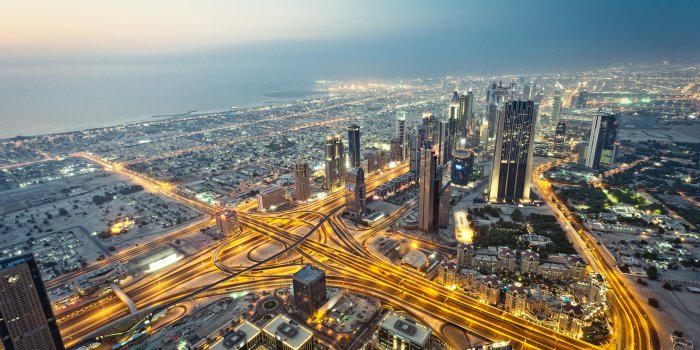 2560x1440 Dubai City Night Traffic Lights Desktop Wallpaper