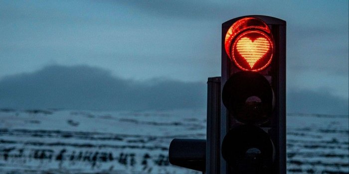 1024x1024 Traffic Light Heart Light Wallpaper - [1024x1024]