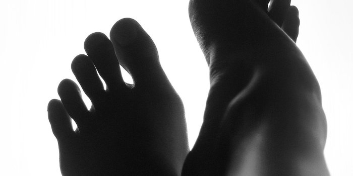 1242x2208 iPhone6papers - mp43-naturel-feet-art-body