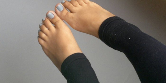 1600x1200 Legs gray feet models toes wallpaper | 1600x1200 | 261893 | WallpaperUP