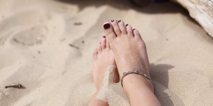 3840x2560 3032109 accessory, anklet, beach, feet, sand, summer 4k wallpaper