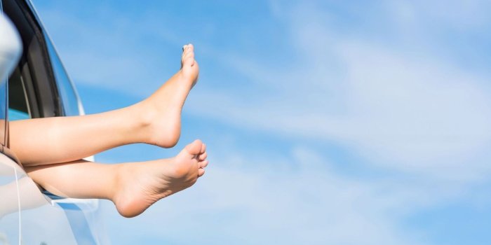 1366x768 1366x768 mood, woman, feet, girl, girl, people desktop wallpaper 23254