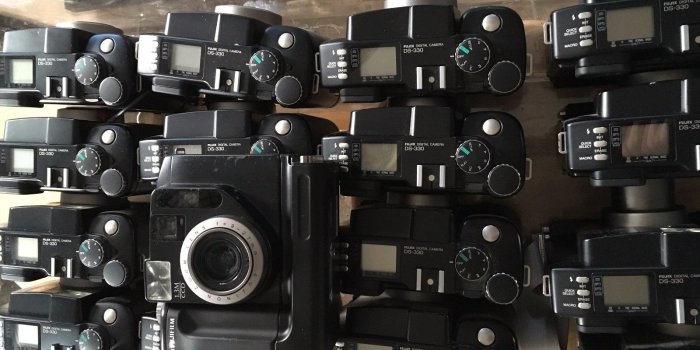 1600x1200 fujifilm ds-330