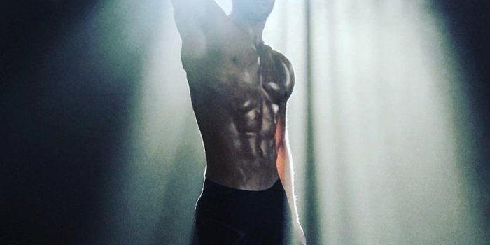 975x1200 Tom Ellis - Tom Ellis Lucifer Photoshoot Free Wallpaper