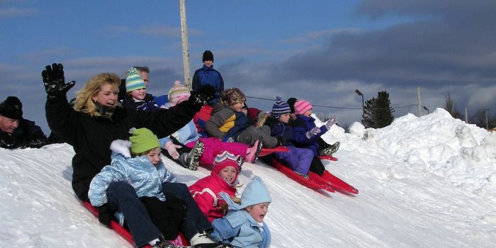 2048x1536 Sledding | Fun Things to Do | Sleds for kids, Sled, Steamboats