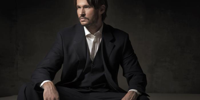 2880x1800 Stylish Man Wallpapers