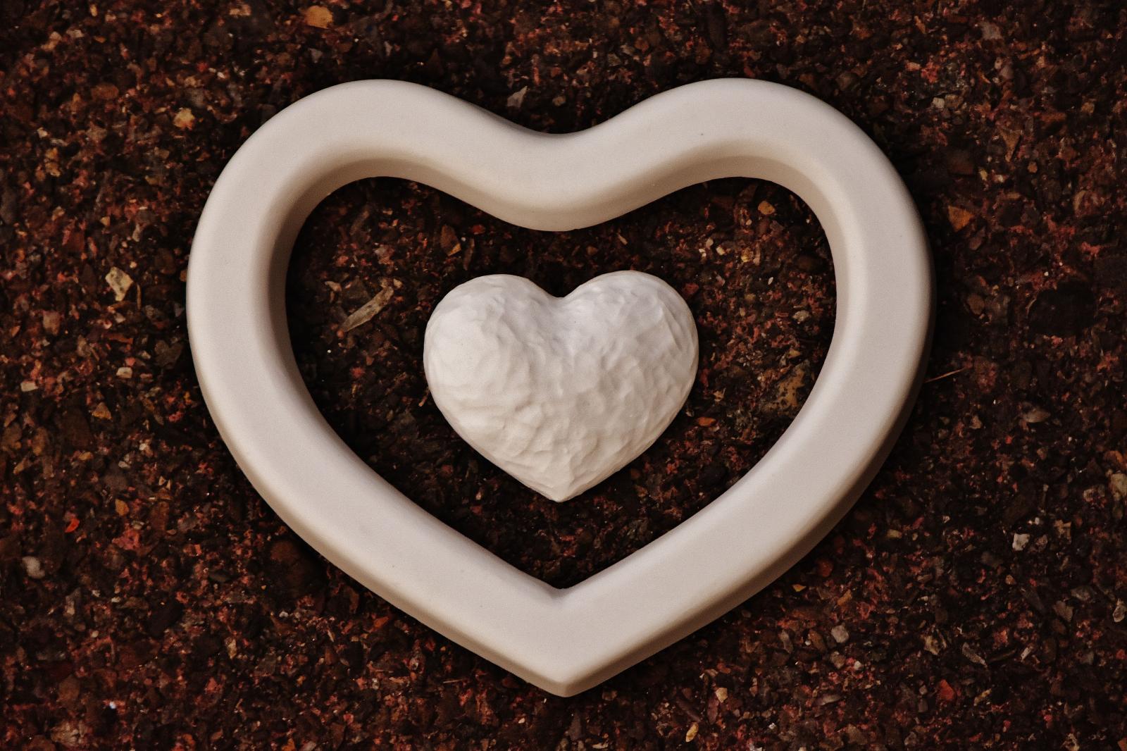 6000x4000 white heart shape ornament free image | Peakpx