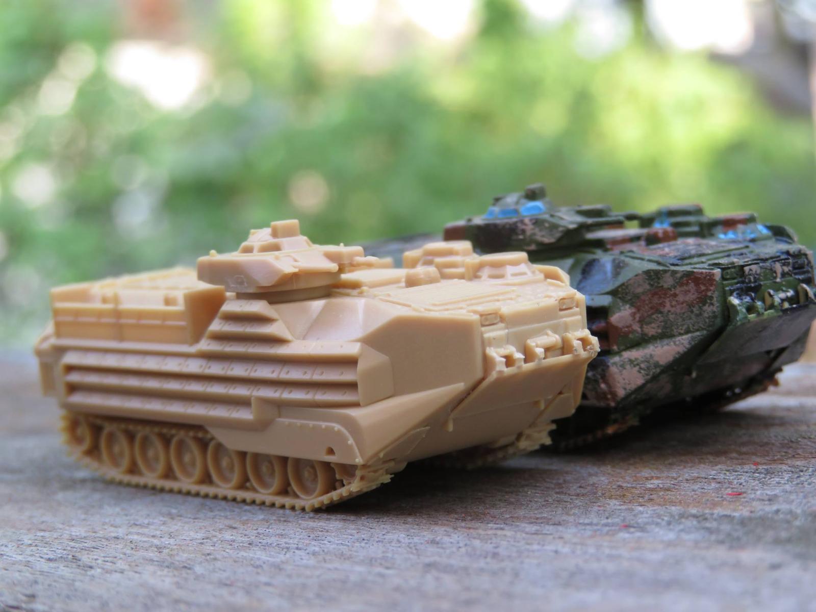 2048x1536 Unpainted Trumpeter 1/144 AAVP7A1 w/ EAAK next to my painted model