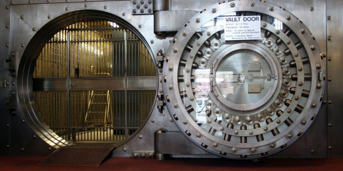 3244x2026 Vault Door Wallpaper | 3244x2026 | ID:43789