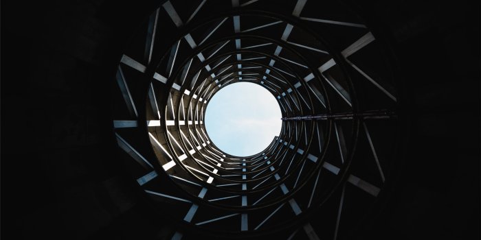 4096x2304 Friends in unfamiliar pla... Mac Wallpaper Download | Free Mac