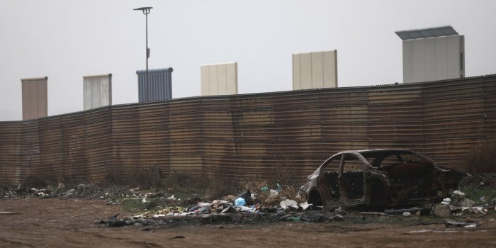 2560x1440 Aide says Trump OK with second shutdown over border spat