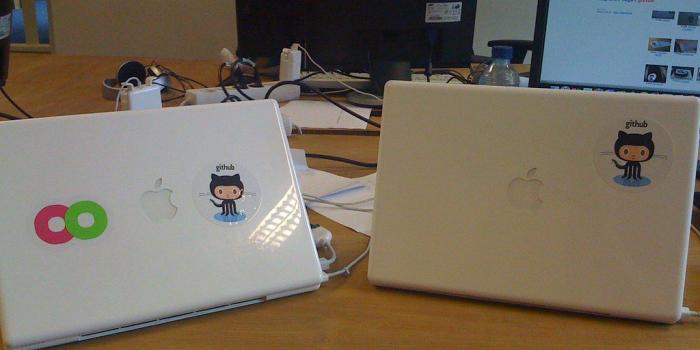 1024x768 Macbooks with Octocat on them | Macbook of Narnach (left) an…