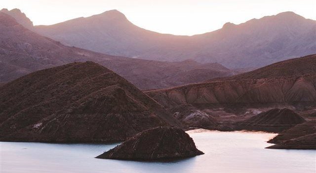 640x1385 Calm iPhone X wallpaper #light #horizon #island #Iran #cloudscape