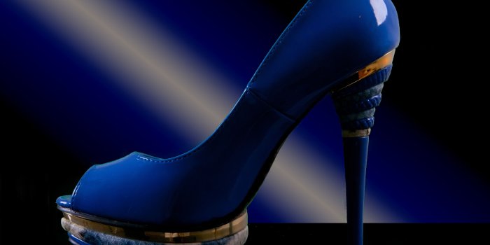 4269x3259 women's unpaired blue leather stilettos free image | Peakpx