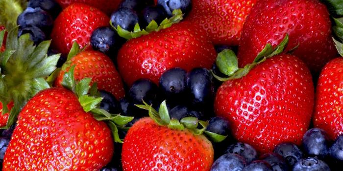 2560x1600 Berry Wallpaper 3 - 2560 X 1600