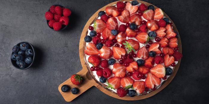 2560x1442 Wallpaper of Berry, Blueberry, Cake, Fruit, Pastry, Raspberry