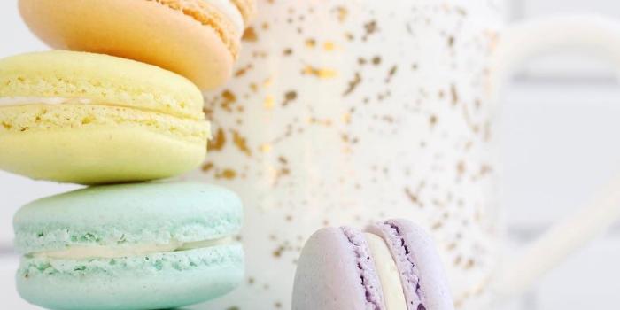 1080x1350 Rainbow Macaron stack | foodie | Cake wallpaper, Macarons, Macaroon