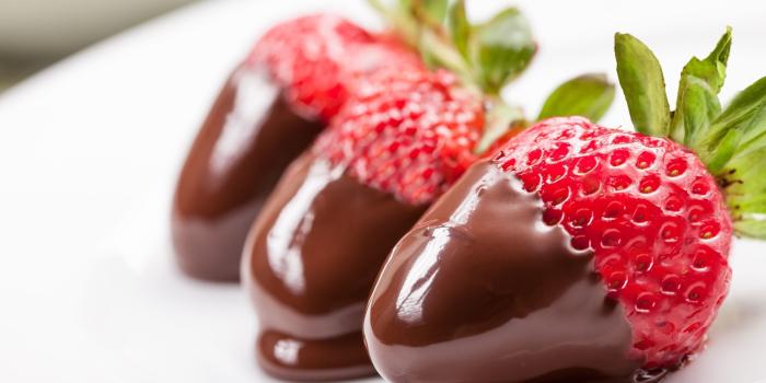 3831x2554 Strawberry Chocolate Dessert Wallpaper [3831x2554]