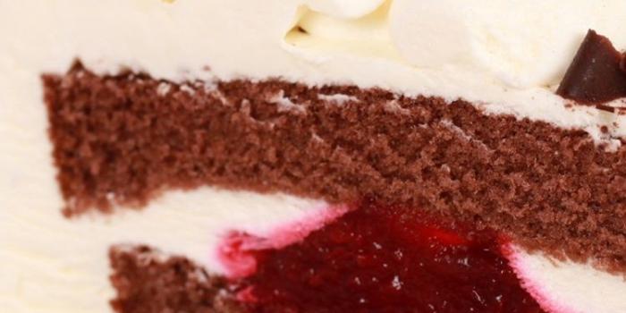 750x1334 Cake, slice, berry, raspberry, cream, chocolate, dessert 750x1334